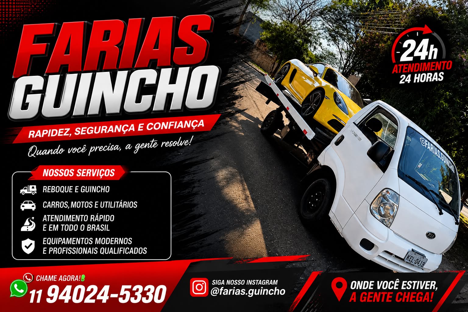 Caminhão guincho com plataforma hidráulica e sinalização de segurança da Farias Guincho